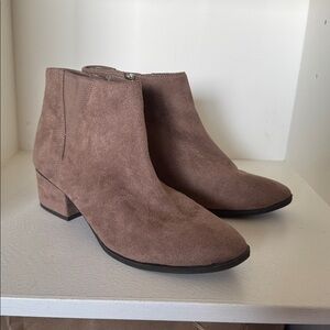 Dr. Scholl's Stucco Suede Tan Short Booties size 11